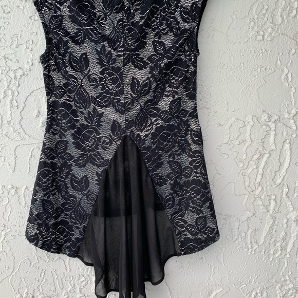 REDUCED! Stunning Iris Los Angeles tuxedo back top - Picture 5 of 7